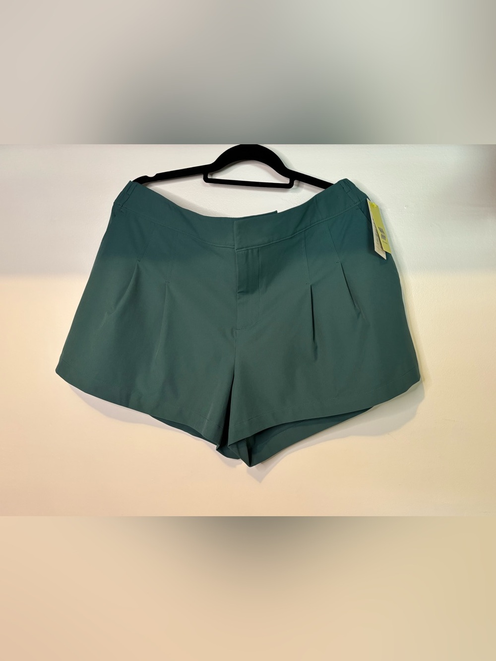All in Motion Women's High-Rise Golf Shorts - Pine Green - Size L (NWT)